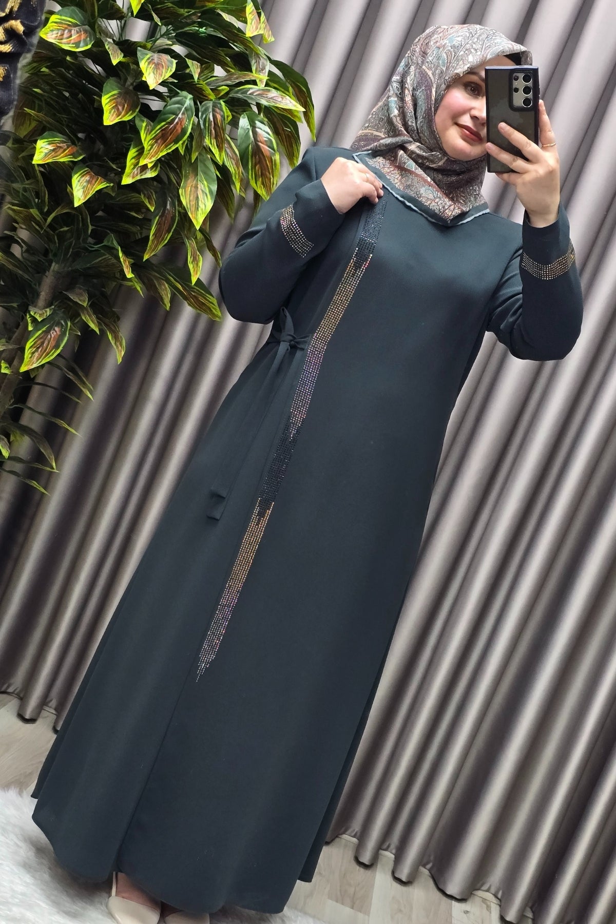 Kadın Tesettür Giyim Büyük Beden Şerit Taş Detaylı Abaya